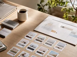 Escritorio con calendario editorial y contenido ya organizado, sin necesidad de reuniones de agencia