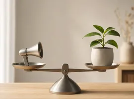 Balanza en equilibrio entre publicidad y crecimiento propio, representando cómo medir la dependencia de ads