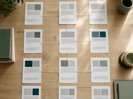 Artículos organizados y conectados entre sí representando un sistema de contenido que acumula valor