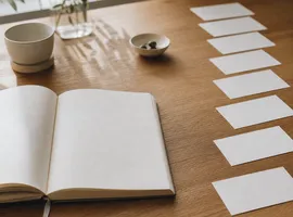 Cuaderno de contenido editorial del que se derivan varias piezas para publicar en redes sociales
